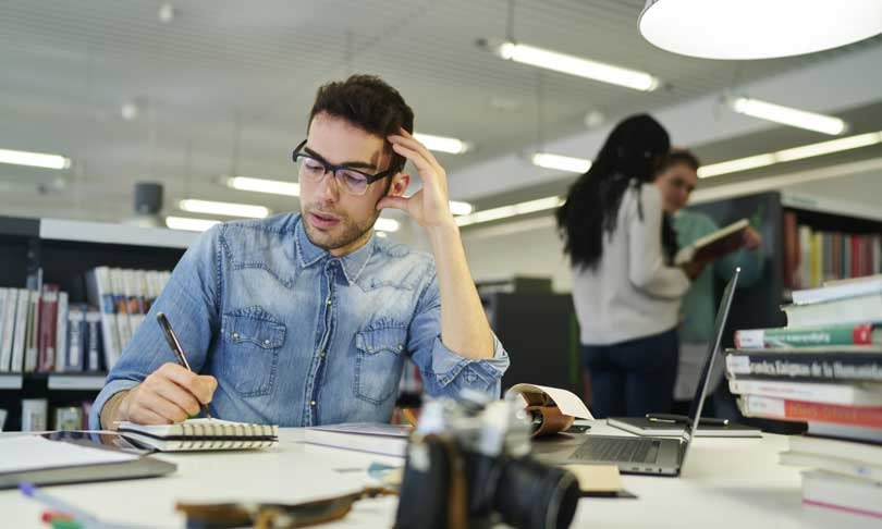 Cómo hacer una tesis: pasos, estructura y consejos
