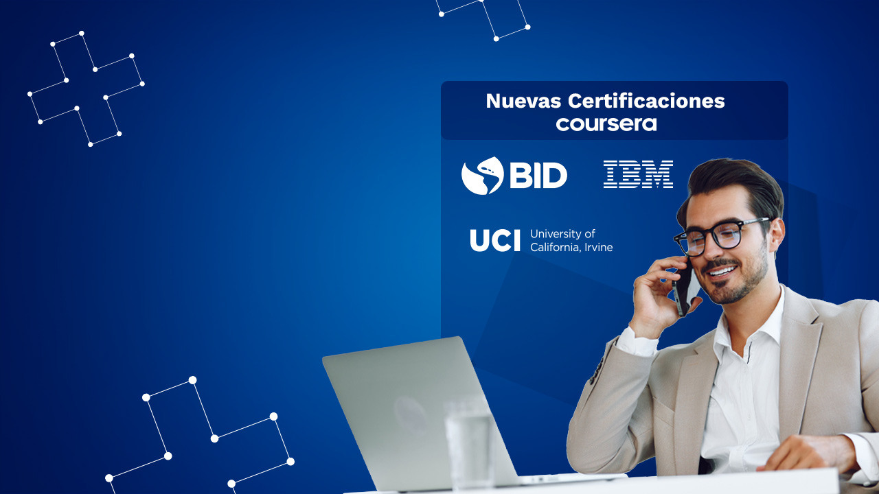 Alumno de modalidad ejecutiva revisando sus calificaciones