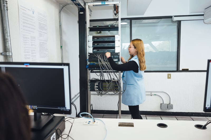 Laboratorio CISCO UNITEC: configuración de equipos de red