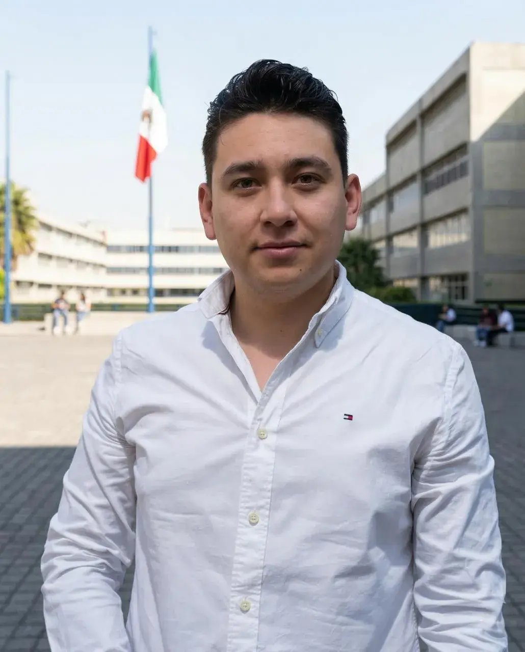Sergio, egresado caso de éxito de la Licenciatura en Administración de Empresas en Línea de UNITEC