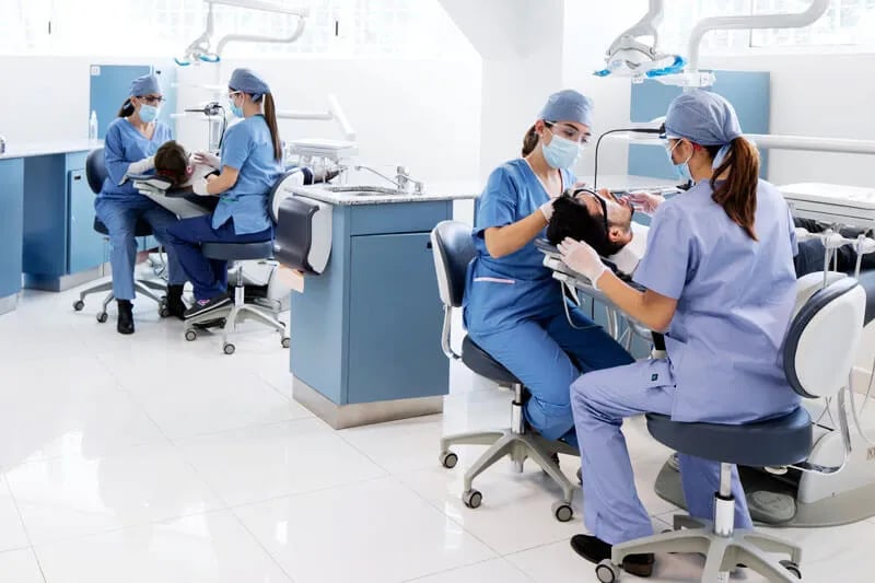 Clínica Odontológica UNITEC: unidades dentales en uso