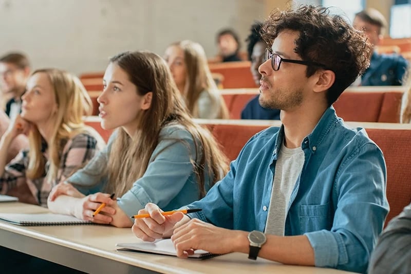 El perfil de ingreso de la licenciatura en historia incluye el interés en la realidad social y política del mundo