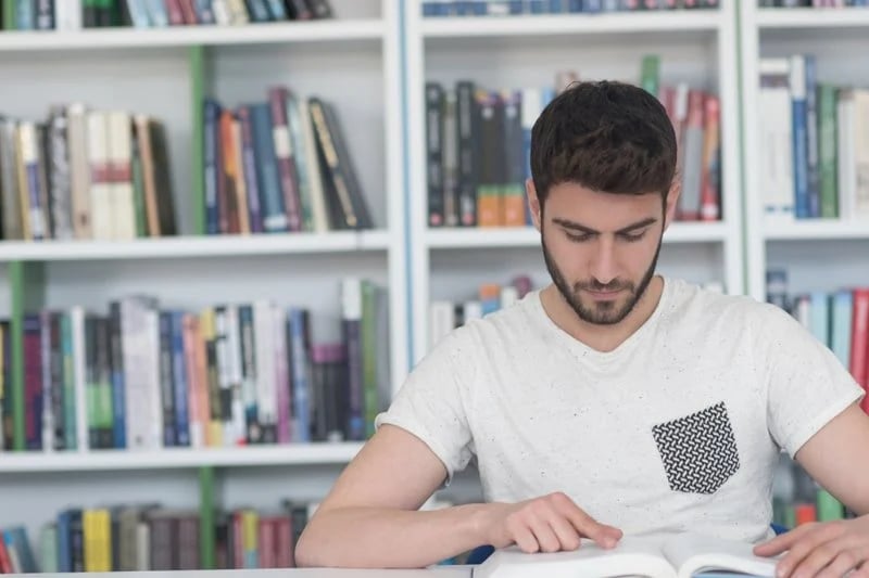 Estudiantes de la Licenciatura en Lenguas Extranjeras de UNITEC en clase de idiomas