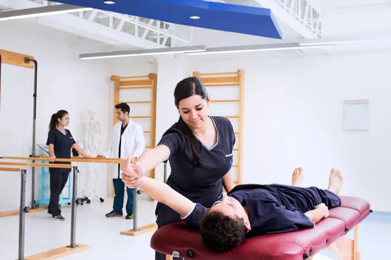 La Licenciatura en Fisioterapia de la UNITEC te permitirá convertirte en un profesional de la salud de pacientes con necesidad de rehabilitación.