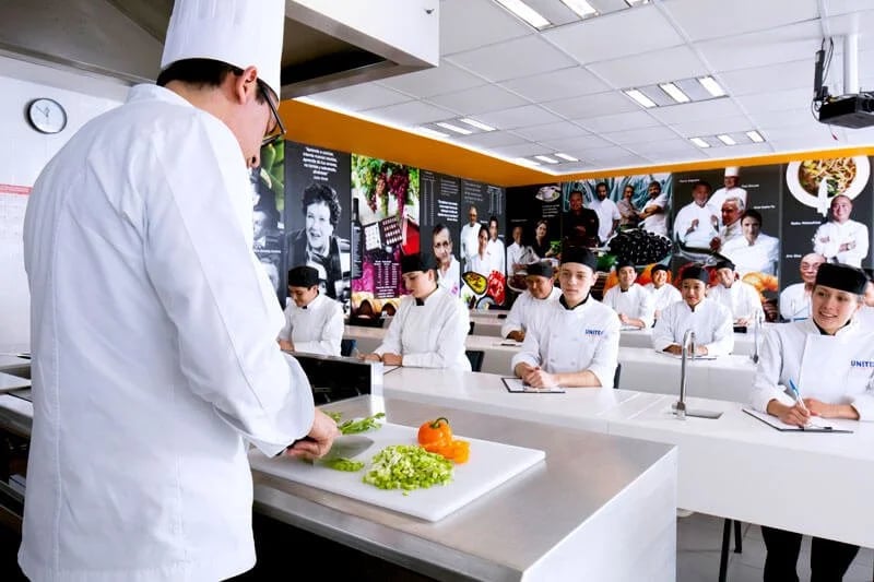 Si te interesa el arte de la Gastronomía e innovar en el arte de la creación de platillos, conviéteete en chef internacional de la UNITEC