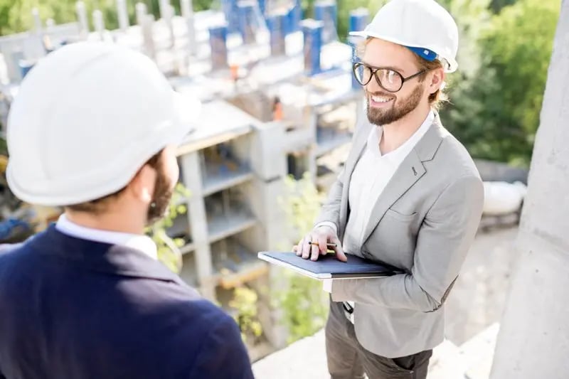 Un maestro en Dirección de la Construcción y Diseño Arquitectónico Sustentable utiliza tecnologías y materiales amigables con el ambiente.