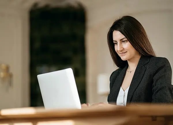 El trabajo como profesional del Derecho Corporativo abarca un amplio campo en las empresas