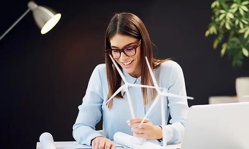 Estudia una maestría en Desarollo Empresarial Sostenible en la Universidad Tecnológica de México.