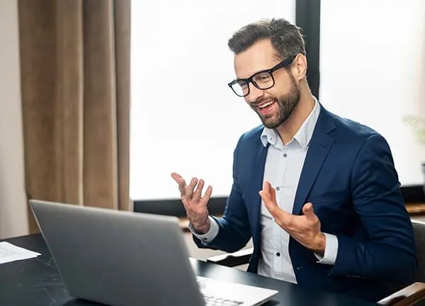 Estudia una maestría en Desarollo Empresarial Sostenible en la Universidad Tecnológica de México.