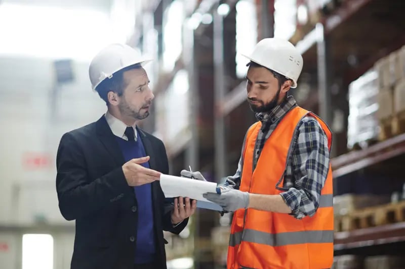 El objetivo de un especialista en Dirección de Empresas de Manufactura y Logística es reducir los costos de operación y tiempos de entrega.