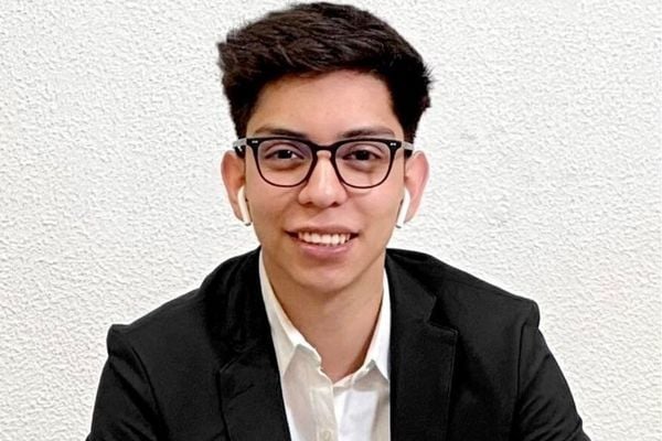Egresado Isaac Resendiz