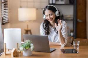 Estudia una licenciatura ejecutiva y trabaja al mismo tiempo