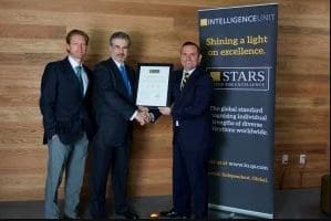 Ceremonia de reconocimiento a UNITEC por obtener 3 estrellas en el ranking QS Stars, destacando su excelencia académica.