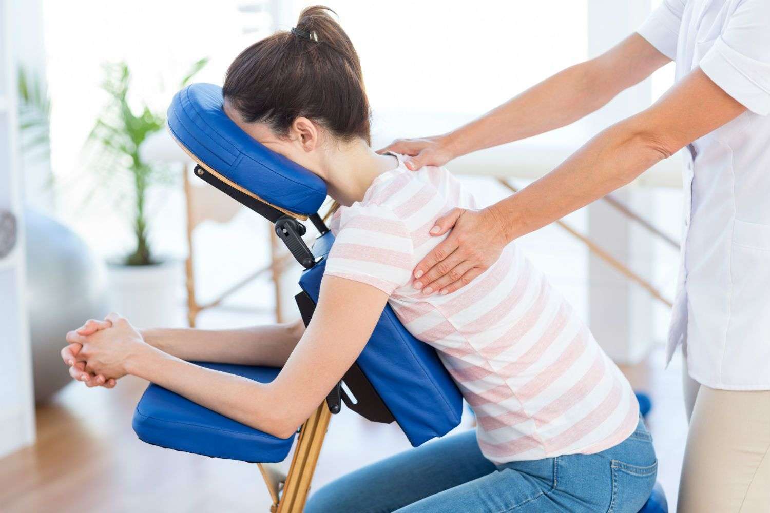 estudia-una-de-las-profesiones-con-mayor-demanda-laboral-a-nivel-mundial-la-licenciatura-en-fisioterapia-3-compressor (1)-1