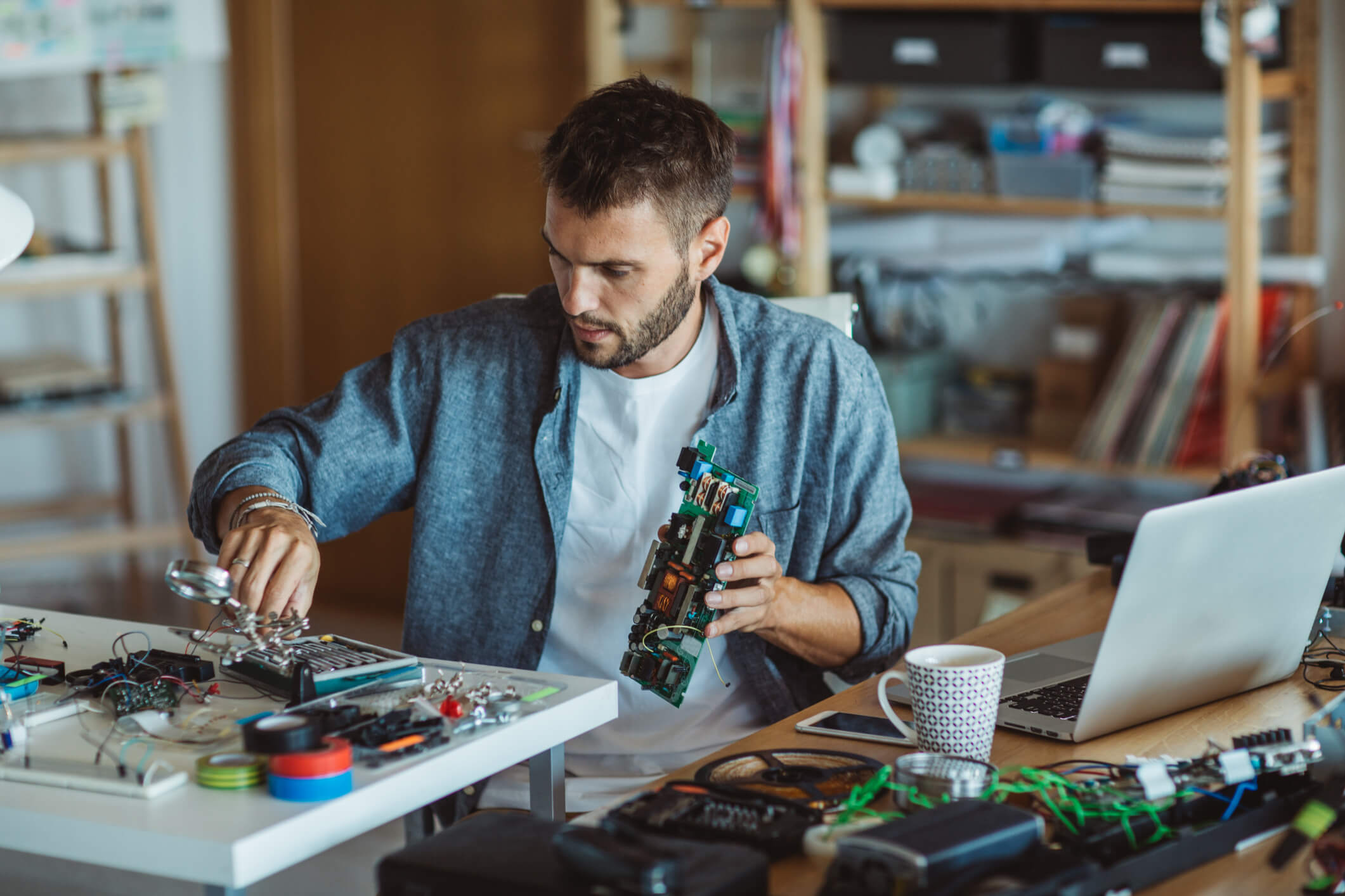 mitos-de-la-ingenieria-en-telecomunicaciones-y-electronica-1-Dec-17-2022-06-24-20-1304-PM
