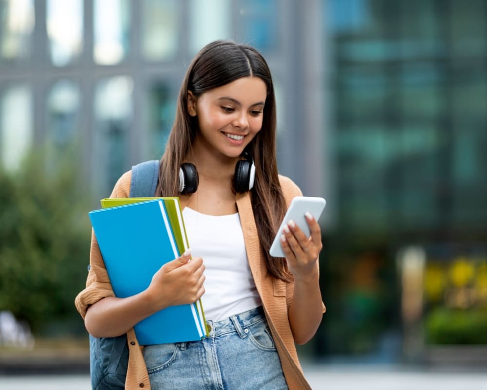 Unitec incluye plan de telefonía en tu colegiatura