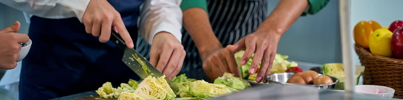Cuesta estudiar Gastronomía en México: costos reales y becas en 2026