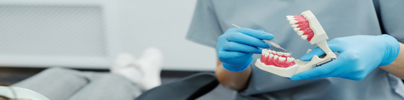 estudiantes-de-periodoncia-asisten-al-europerio-2022